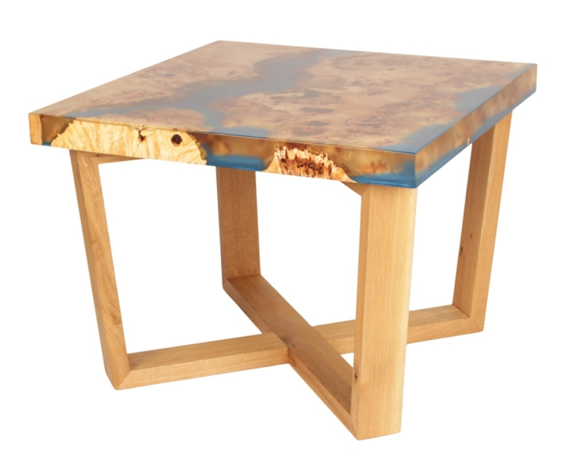 Kwadratowy stół z efektowną żywicą, wymiary 75x75 cm - nowoczesny design do każdego wnętrza