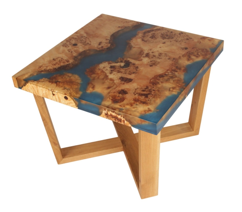 Stół 75x75 cm z oryginalnym blatem z żywicy - unikatowy mebel do jadalni lub salonu