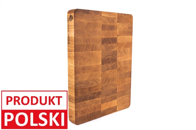 Deska sztorcowa dębowa średnia 40x30x4 cm – deska ustawiona pionowo, oznaczona jako Produkt Polski.